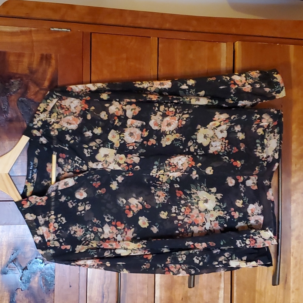 Sweat Rain womens black floral top M, Like New, sheer, tailoring